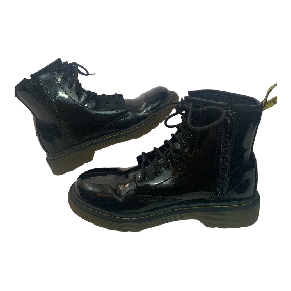 Dr Martens kids Delaney Boot black patent sz 2